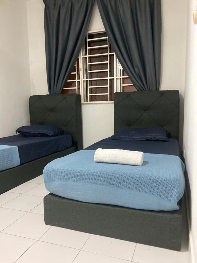 פוטראג'איה Absyar Homestay Selasih מראה חיצוני תמונה