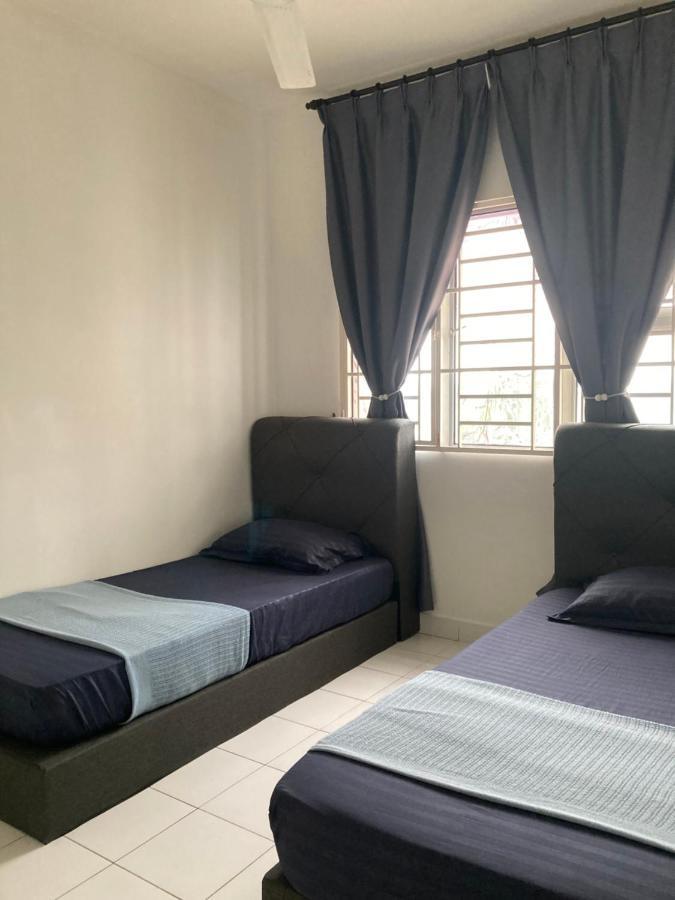 פוטראג'איה Absyar Homestay Selasih מראה חיצוני תמונה
